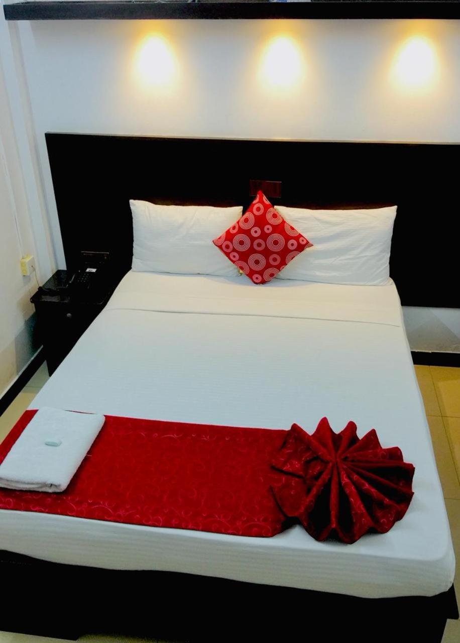 Hotel Nelly Vavuniya Bagian luar foto