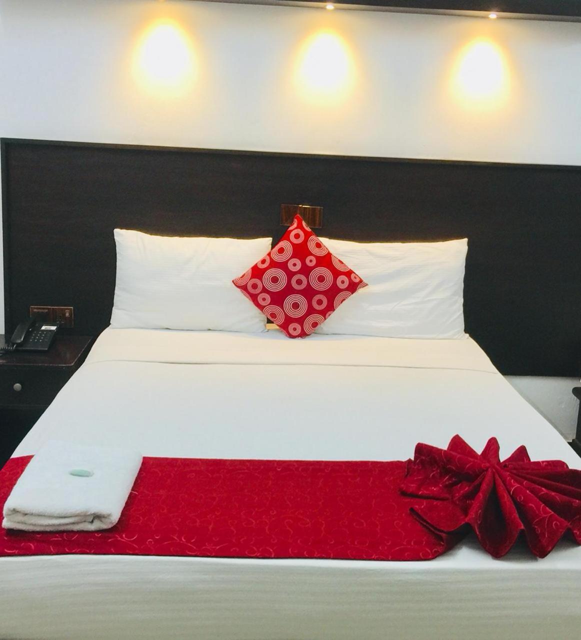Hotel Nelly Vavuniya Bagian luar foto