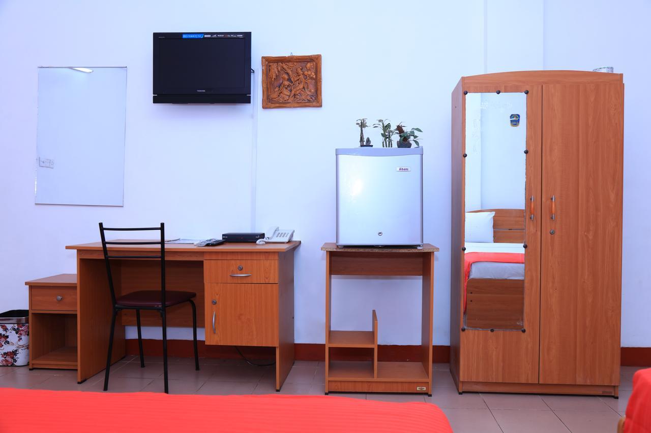 Hotel Nelly Vavuniya Bagian luar foto