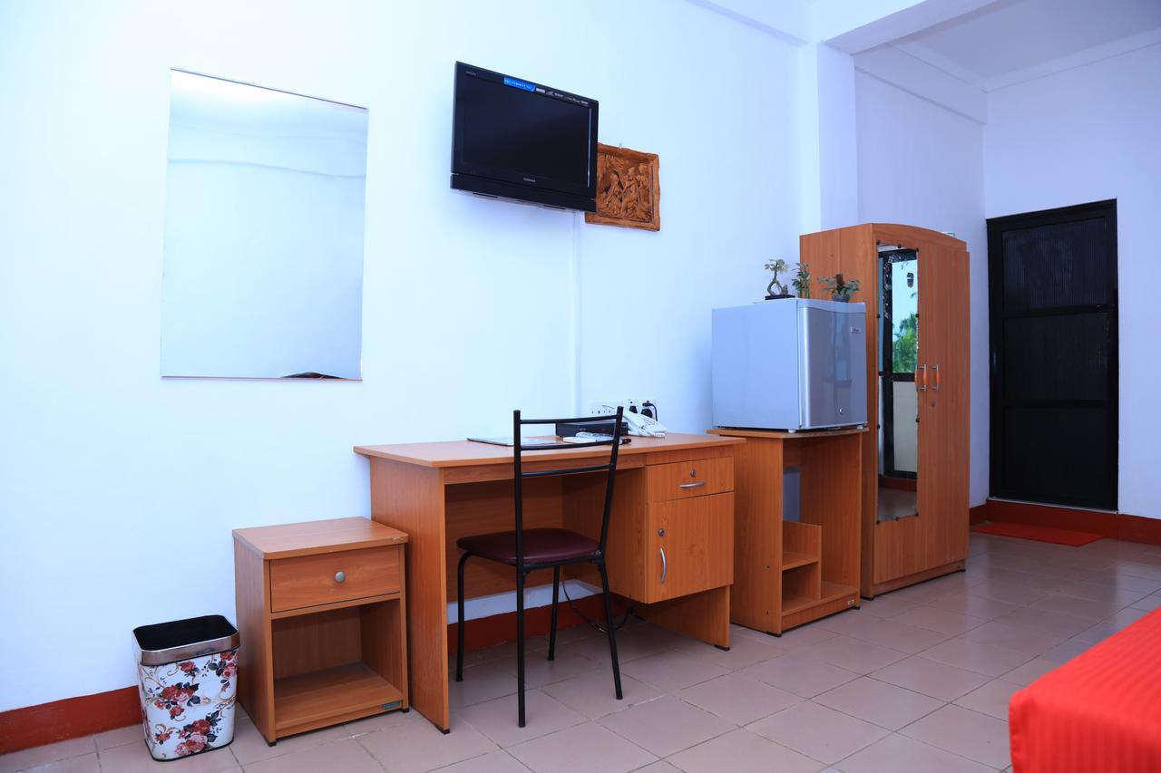 Hotel Nelly Vavuniya Bagian luar foto