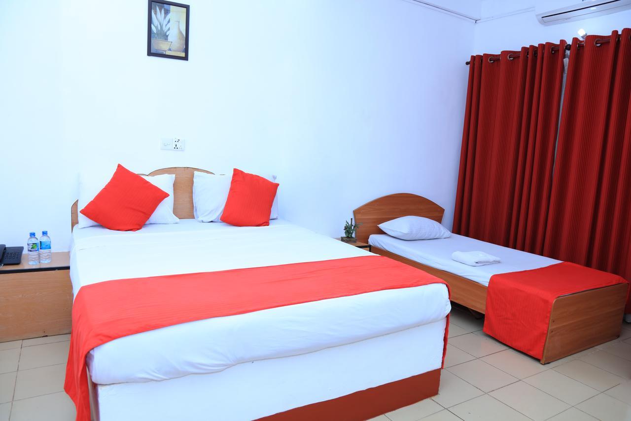 Hotel Nelly Vavuniya Bagian luar foto