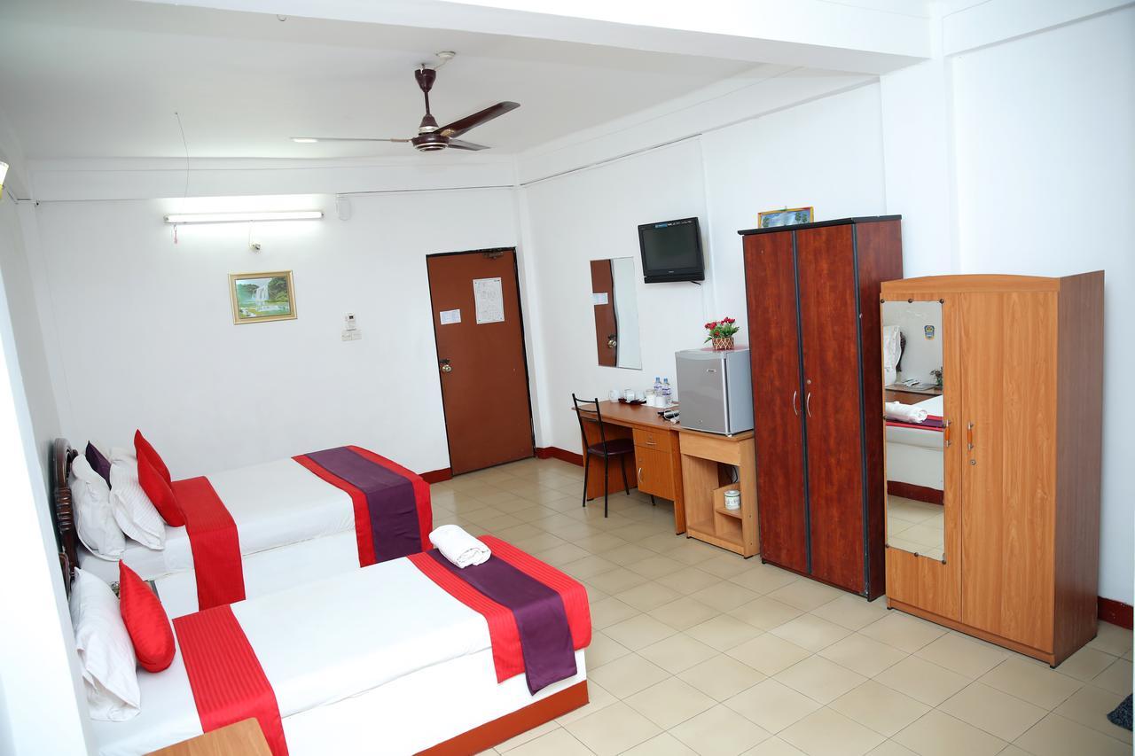 Hotel Nelly Vavuniya Bagian luar foto