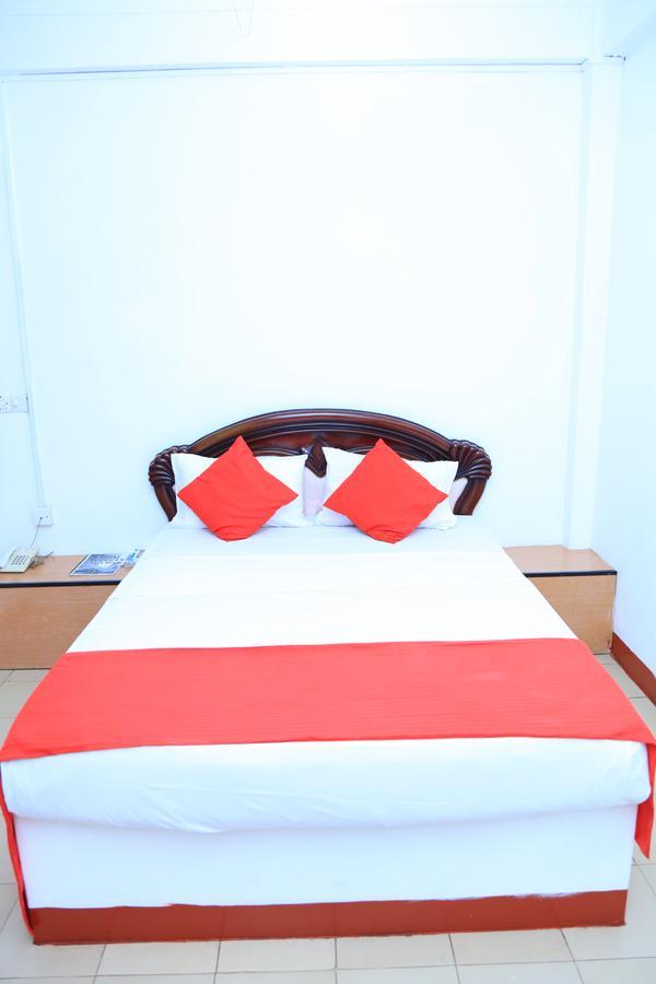 Hotel Nelly Vavuniya Bagian luar foto