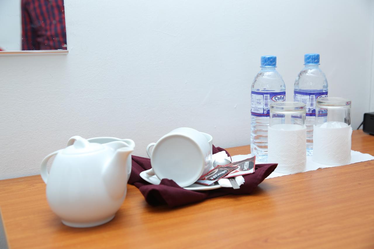 Hotel Nelly Vavuniya Bagian luar foto