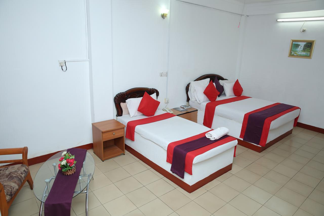 Hotel Nelly Vavuniya Bagian luar foto