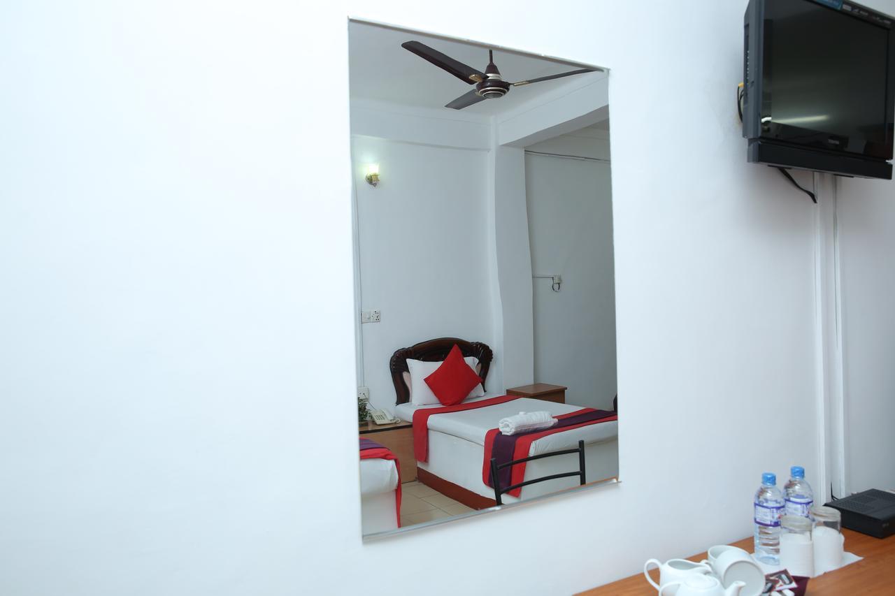 Hotel Nelly Vavuniya Bagian luar foto