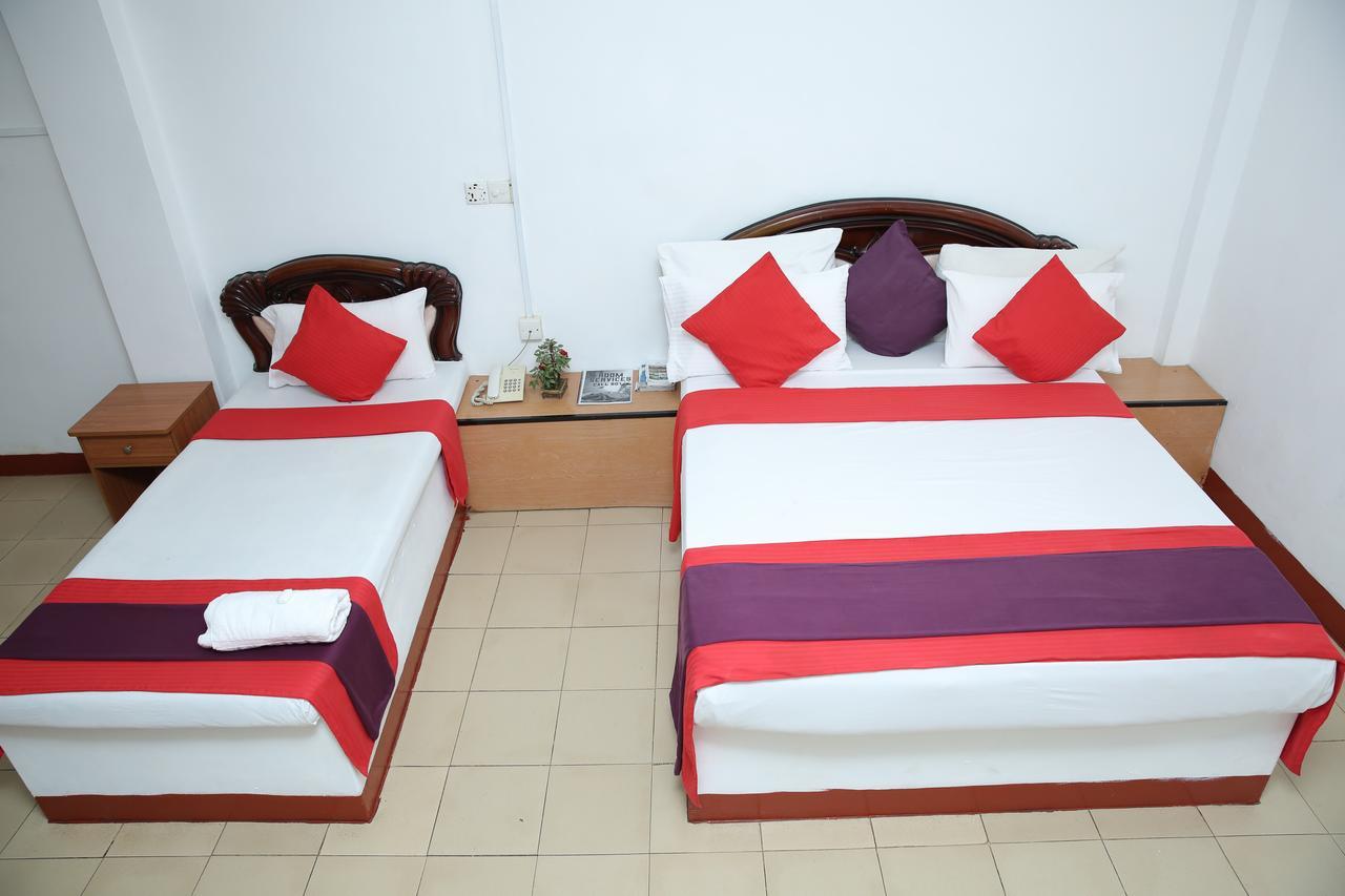Hotel Nelly Vavuniya Bagian luar foto