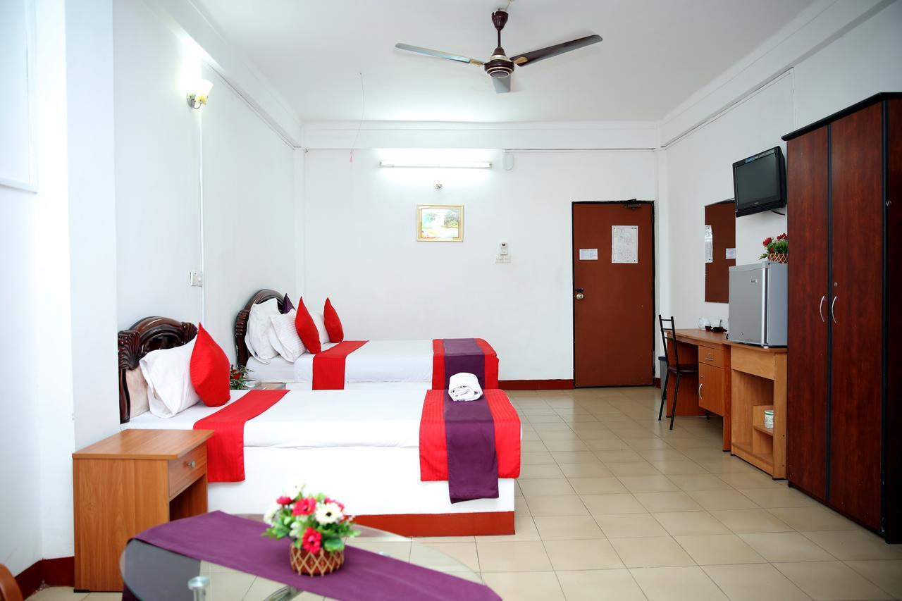 Hotel Nelly Vavuniya Bagian luar foto